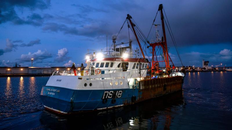 الخلاف بين البلدين الجارين يتعلق بإجراءات منح التراخيص لمراكب الصيد (غيتي)