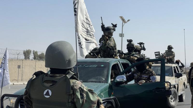 علّق البنك الدولي مساعدته لأفغانستان بعد تسلّم طالبان السلطة (غيتي)