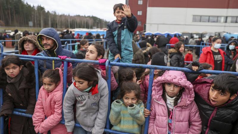 من أزمة اللاجئين على الحدود البيلاروسية-البولندية (غيتي)