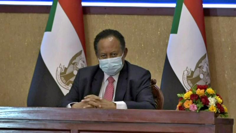 وقع رئيس وزراء السودان عبد الله حمدوك اتفاقًا سياسيًا مع قائد الجيش عبد الفتاح البرهان، الأحد الماضي، يتضمن تعهد الطرفين بالعمل سويًا لاستكمال المسار الديمقراطي (غيتي)
