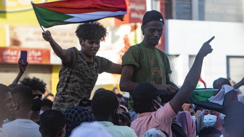 أعلن رئيس الوزراء السوداني عبدالله حمدوك أنه وجّه السلطات بتأمين التظاهرات المتوقعة الخميس، والرافضة للاتفاق السياسي (غيتي)