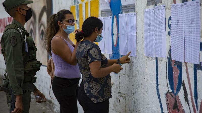 شاركت المعارضة الفنزويلية المنقسمة للمرة الأولى في اقتراع منذ 2017 