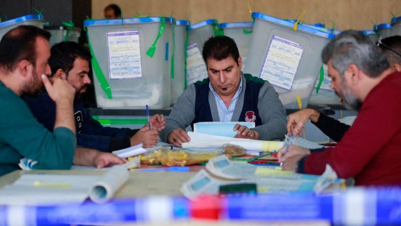 جاءت نتائج العد والفرز اليدوي في الانتخابات العراقية مطابقة لنتائج العد والفرز الإلكتروني بحسب ما أعلنت المفوضية (غيتي)