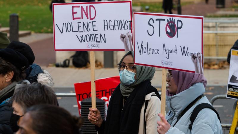 مظاهرات مناهضة للعنف ضد المرأة
