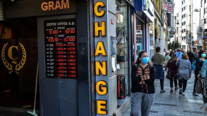 فقدت العملة التركية نحو ثلثي قيمتها خلال خمسة أعوام (غيتي)
