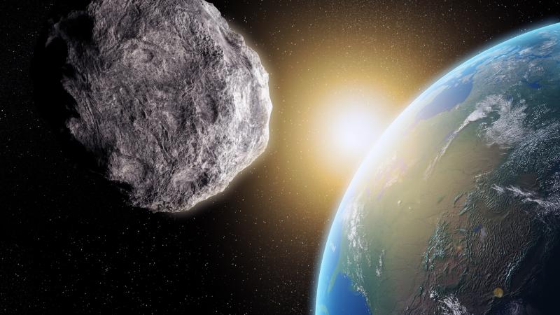 الكويكب موجود حاليًا على بعد حوالي 3.9 مليون كيلومتر عن الأرض 