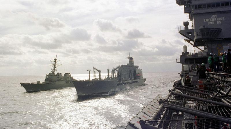 تتواجه البحريتان الإيرانية والأميركية مرارًا في مياه منطقة الخليج، ويتخذ الأسطول الأميركي الخامس من البحرين مقرًا له