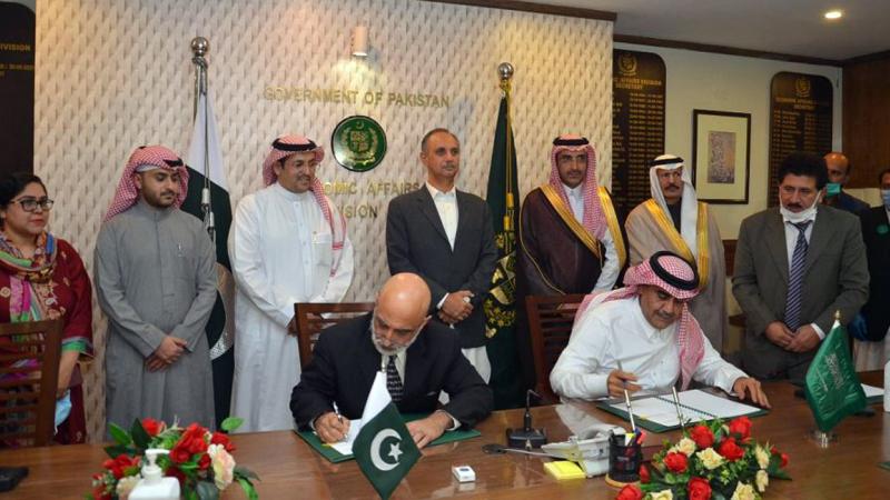 التوقيع على خطة دعم سعودية لباكستان (واس)