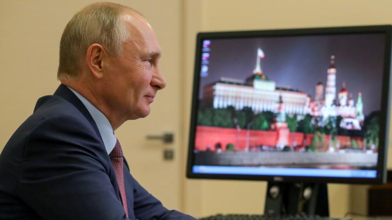 بوتين يؤيد الإجراءات المتخذة لمكافحة كوفيد-19 (غيتي)