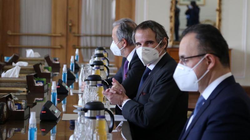 غروسي يأمل في زيارة إيران قبل اجتماع مجلس محافظي الوكالة الدولية للطاقة الذرية (غيتي)