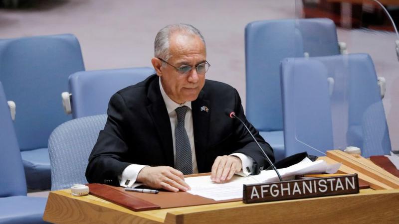 أعلن نائب المتحدث باسم الأمم المتحدة أن السفير غلام إسحقزاي قد ترك منصبه (تويتر)