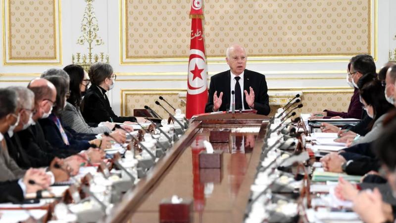 الرئيس التونسي قيس سعيد خلال اجتماع مجلس الوزراء