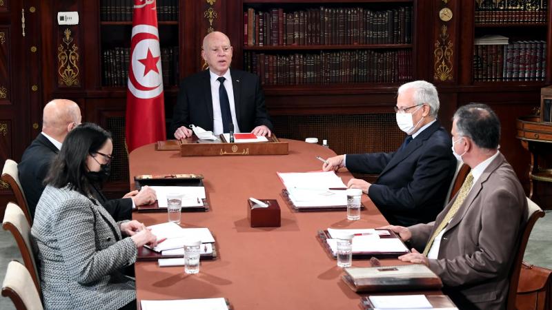 اعتبر الرئيس التونسي قيس سعيّد أنّ الطريق واضحة وهي العودة إلى الشعب بطريقة جديدة ومختلفة تمامًا (الرئاسة التونسية)