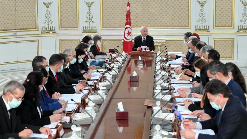 الرئيس التونسي قيس سعيّد خلال ترؤسه جلسة مجلس الوزراء (الرئاسة التونسية)