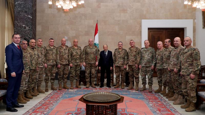 الرئيس اللبناني خلال لقائه وفدًا من القيادات العسكرية (الرئاسة اللبنانية)