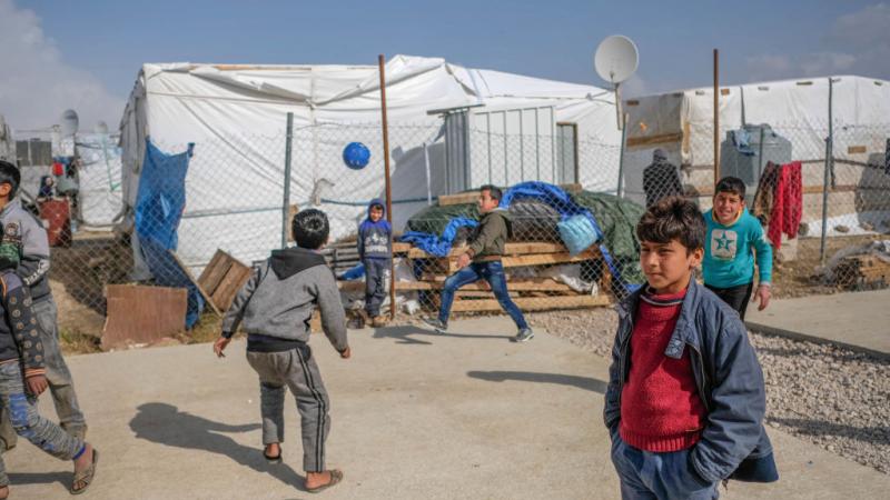 يبلغ عدد اللاجئين السوريين المقيمين في لبنان 1.5 مليون تقريبًا