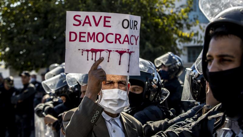تصريح أمين عام اتحاد الشغل يفرض مزيدًا من الضغوط على الرئيس التونسي (غيتي)