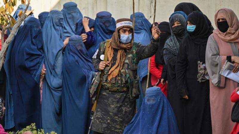 تقلّصت حقوق المرأة بشكل حاد خلال فترة حكم طالبان السابقة التي استمرت من عام 1996 إلى أواخر عام 2001