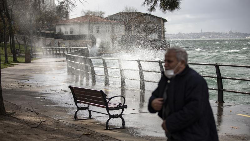 العواصف ضربت 7 ولايات تركية بما فيها إسطنبول (غيتي)