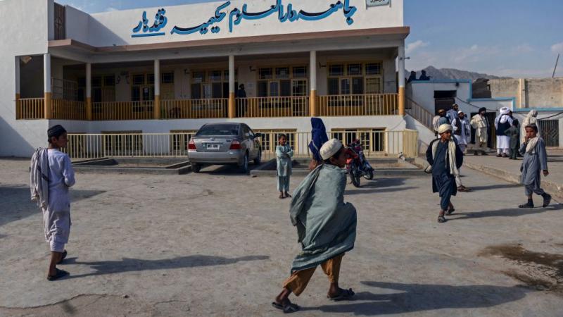 اتهمت حركة طالبان باكستان الحكومة بانتهاك شروط وقف إطلاق النار وعدم إطلاق سراح بعض نشطائها وقتل آخرين (غيتي)