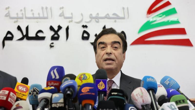 أعلن وزير الإعلام اللبناني جورج قرداحي استقالته خلال مؤتمر صحافي (غيتي)