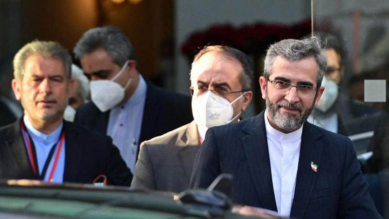 تصرّ طهران على رفع العقوبات