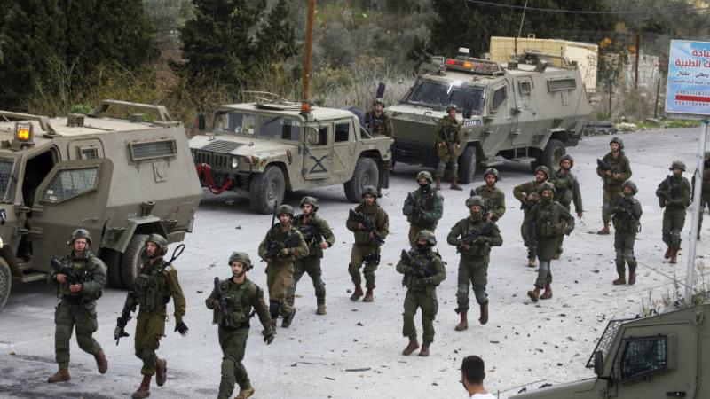 تشهد الأراضي الفلسطينية ارتفاعًا ملحوظًا في عنف المستوطنين الإسرائيليين (غيتي)