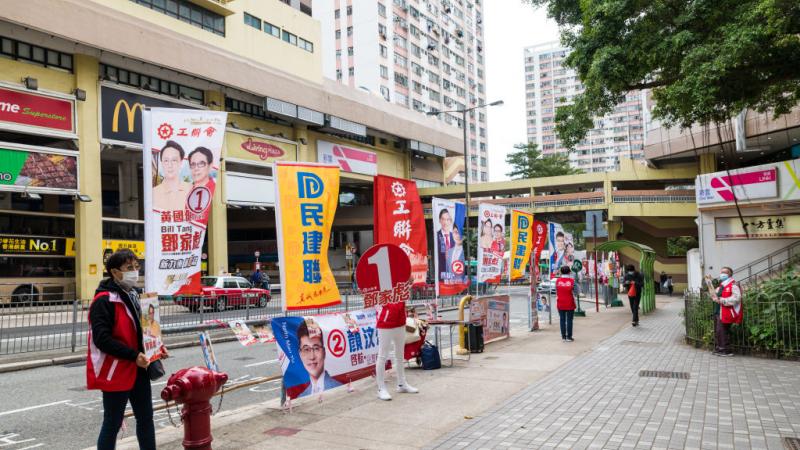 تسمح بكين فقط لمن تصفهم بالوطنيين بالترشّح لانتخابات المجلس التشريعي في هونغ كونغ فيما تصنف آخرين بالمعادين