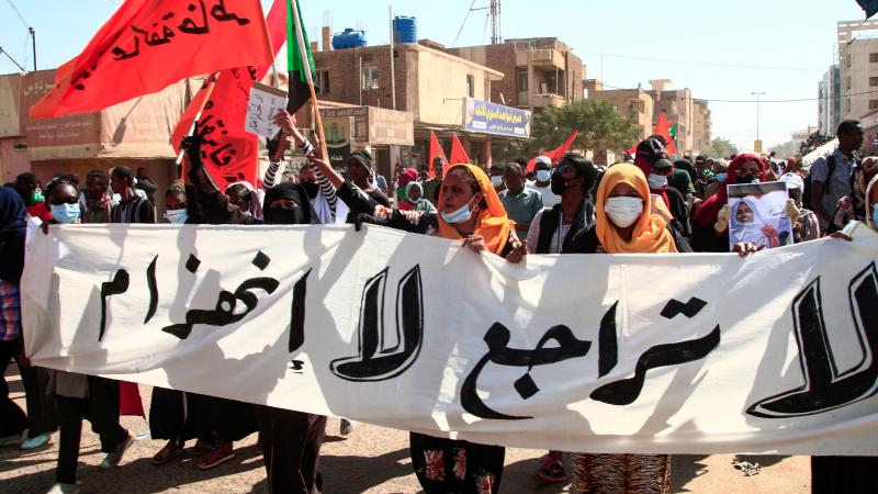 احتجاجات في السودان رفضًا للانقلاب والاتفاق السياسي (غيتي)