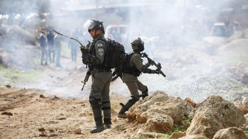 وثق المرصد الأورومتوسطي 38 اعتداء نفذها مستوطنون إسرائيليون ضد مواطنين فلسطينيين في الضفة الغربية خلال الأسبوع الأخير (غيتي)
