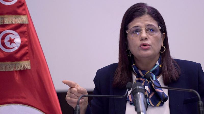 وزيرة المالية سهام البوغديري خلال استعراض ميزانية تونس لعام 2022 (غيتي)