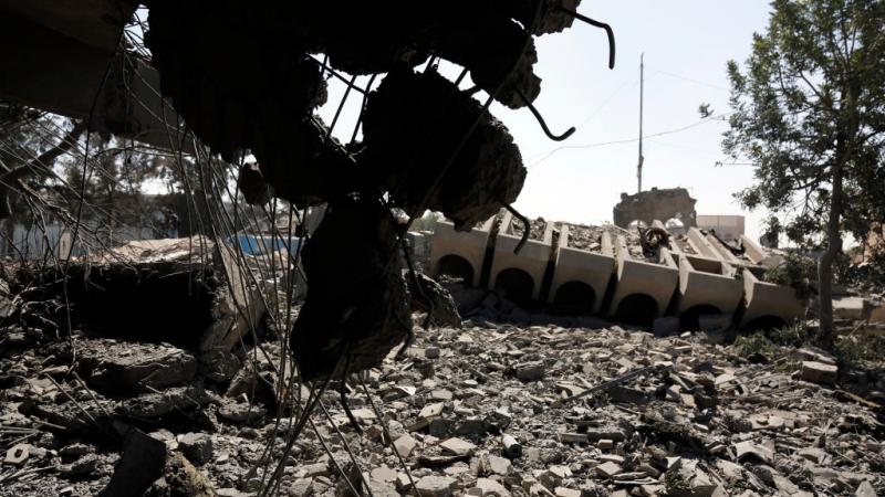 شنّ التحالف ضربة جوية على مطار صنعاء (غيتي)