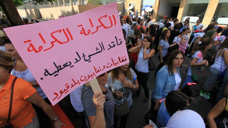 بات نحو 80% من اللبنانيين يعيشون تحت خط الفقر بحسب الأمم المتحدة (غيتي)