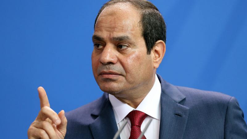 أشار الرئيس المصري عبد الفتاح السيسي أنه ينبغي على حديثي الزواج ألا يتوقعوا من الدولة إطعام أطفالهم بعد الآن (غيتي)