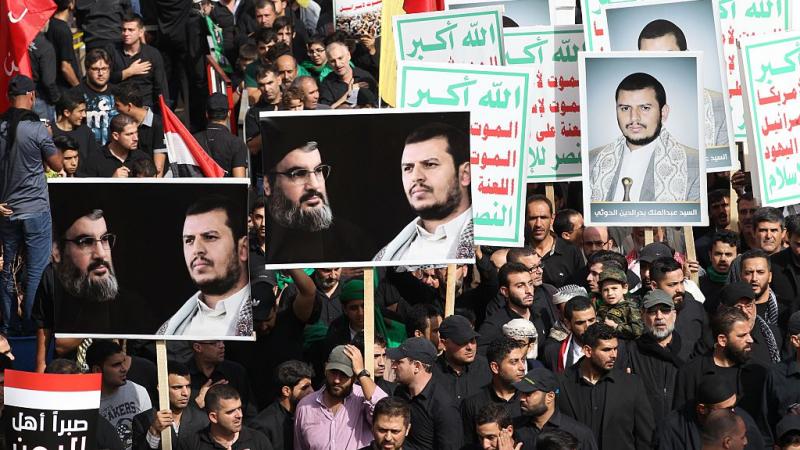 تتهم السعودية خصمها اللدود إيران وحزب الله بمد الحوثيين بأسلحة نوعية