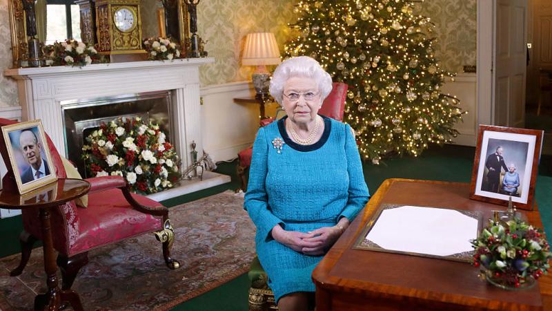 الملكة إليزابيث الثانية بعد إلقائها خطاب عيد الميلاد عام 2016 (أرشيف – غيتي)