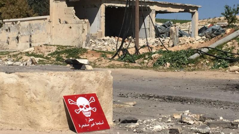 الدمار في بلدة خان شيكون بمحافظة إدلب السورية (أرشيف – غيتي)