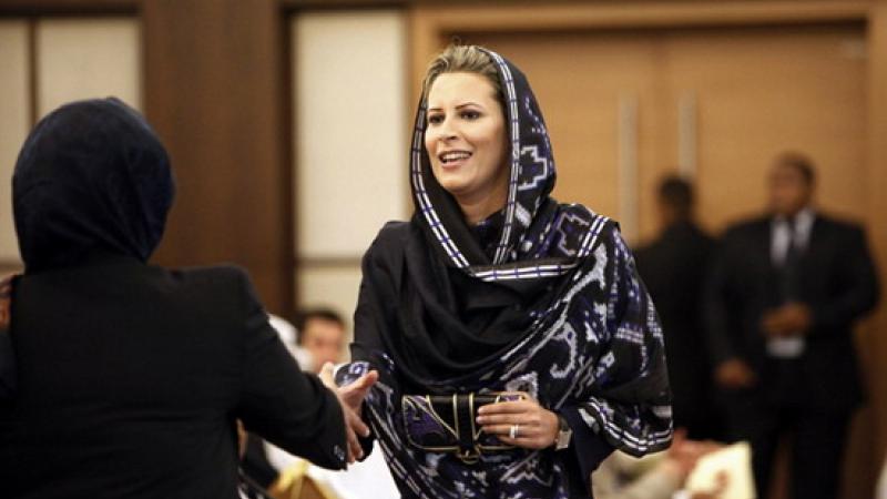 أثارت عائشة القذافي الجدل حين انضمّت إلى فريق الدفاع عن الرئيس العراقي السابق صدام حسين