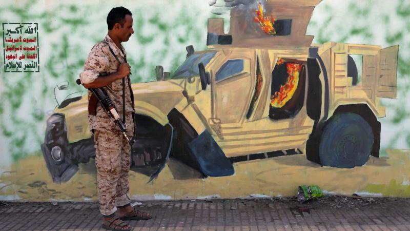 المعارك تحتدم بين الحوثيين والقوات الحكومية في أكثر من جبهة (غيتي)