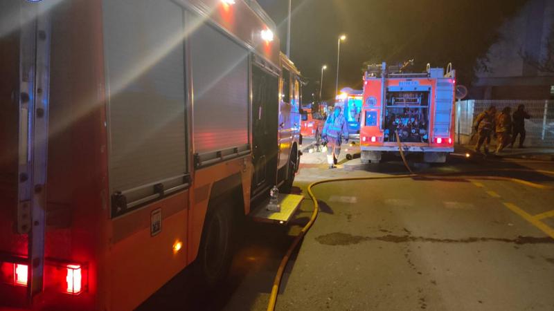 عمل رجال الإطفاء على إنقاذ 25 شخصًا قبل أن يتم  إجلاء جميع نزلاء الدار والسيطرة على الحريق (تويتر)