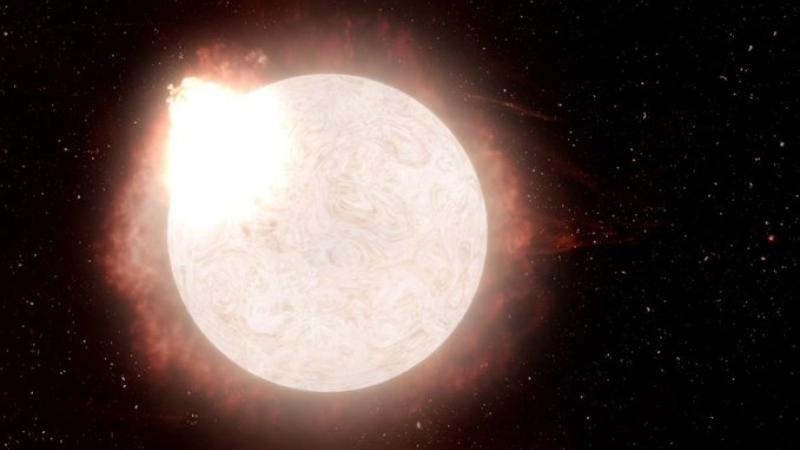 رأى الباحثون النجم ينفجر محدثًا ومضات من الضوء الساطع مترافقة مع انفجار كرات ضخمة من الغاز على سطحه (تويتر)