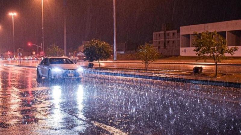 تشهد المملكة العربية السعودية هطول أمطار غزيرة 