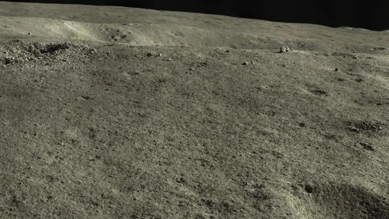 صخرة "الكوخ الغامض" على القمر (إدارة الفضاء الوطنية الصينية)