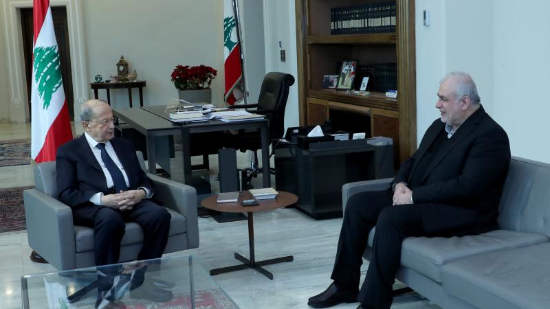 الرئيس اللبناني ميشال عون خلال لقائه بالنائب محمد رعد