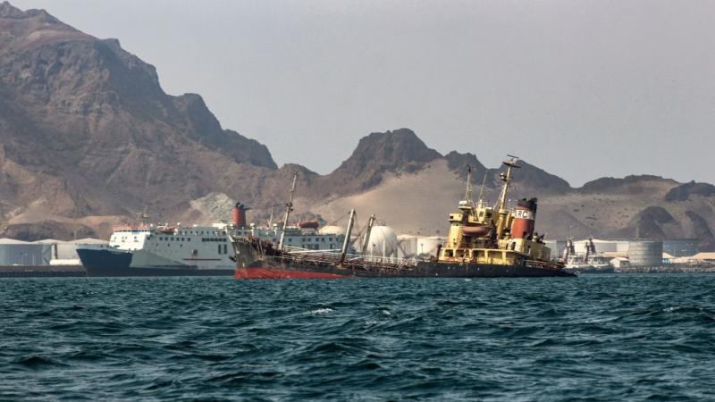 قال الحوثيون إن التحالف حوّل مسار سفينة نفطية إلى ميناء سعودي (أرشيف-غيتي)