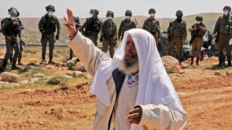 الشيخ سليمان الهذالين تعرض للدهس عن عمد من قبل قوات الاحتلال (غيتي)