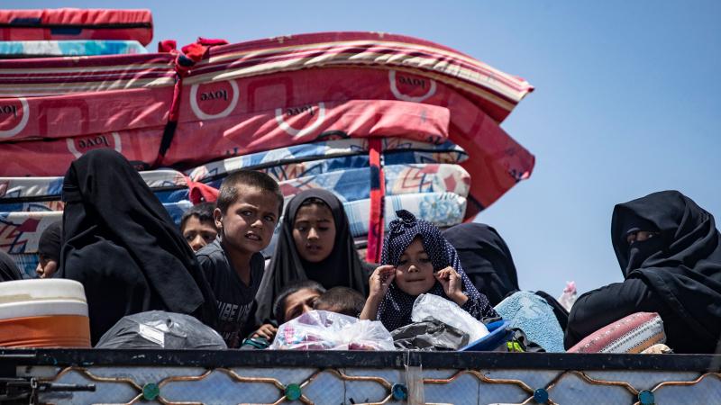 سبق أن أعاد العراق منذ مايو/أيار 2021 إلى مخيم الجدعة نحو 339 عائلةً من الهول السوري (أرشيف - غيتي)