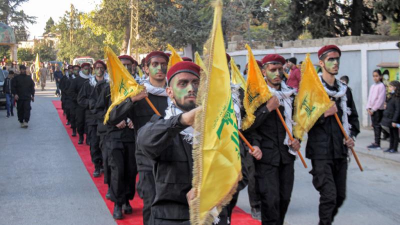 شدد السفير السعودي لدى لبنان على ضرورة "إيقاف هيمنة حزب الله على مفاصل الدولة" (غيتي)