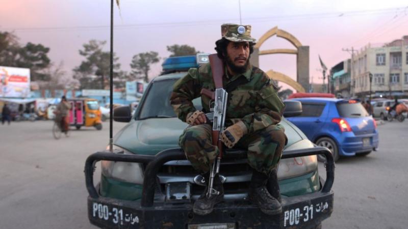 تتهم منظمات حقوقية مقاتلي طالبان بارتكاب عمليات قتل خارج نطاق القضاء لأفراد سابقين في قوات الأمن (غيتي)