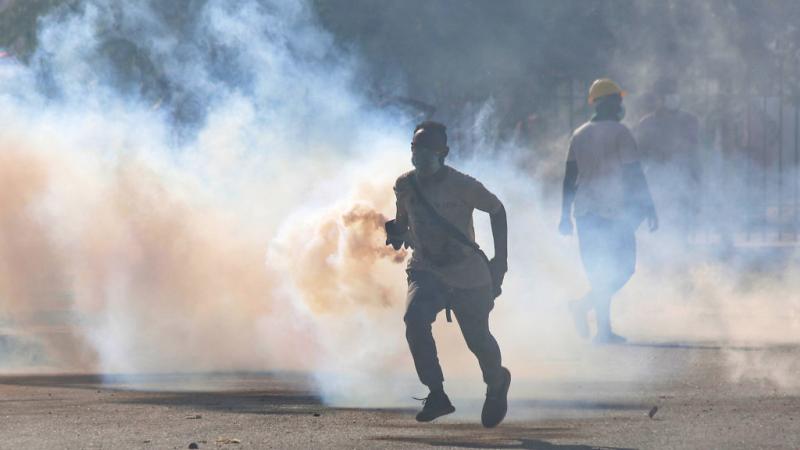 يشهد السودان احتجاجات ردًا على إجراءات استثنائية أبرزها فرض حالة الطوارئ 